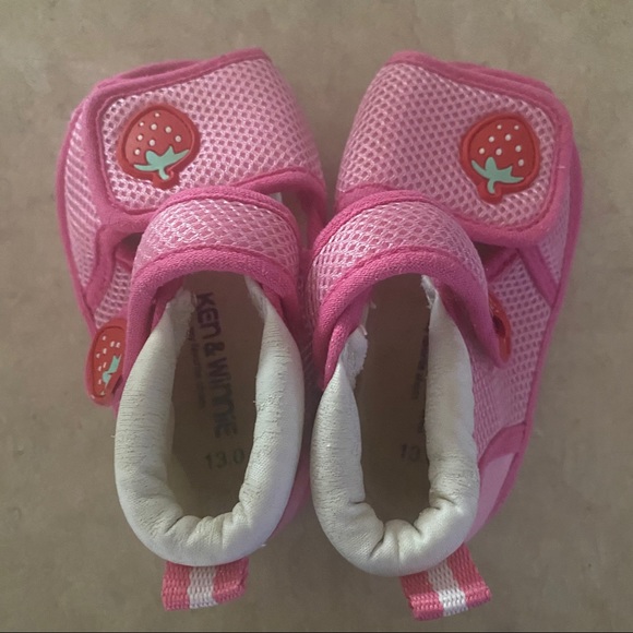Ken & Winnie Toddler Girl Strawberry Sandals - Picture 1 of 5